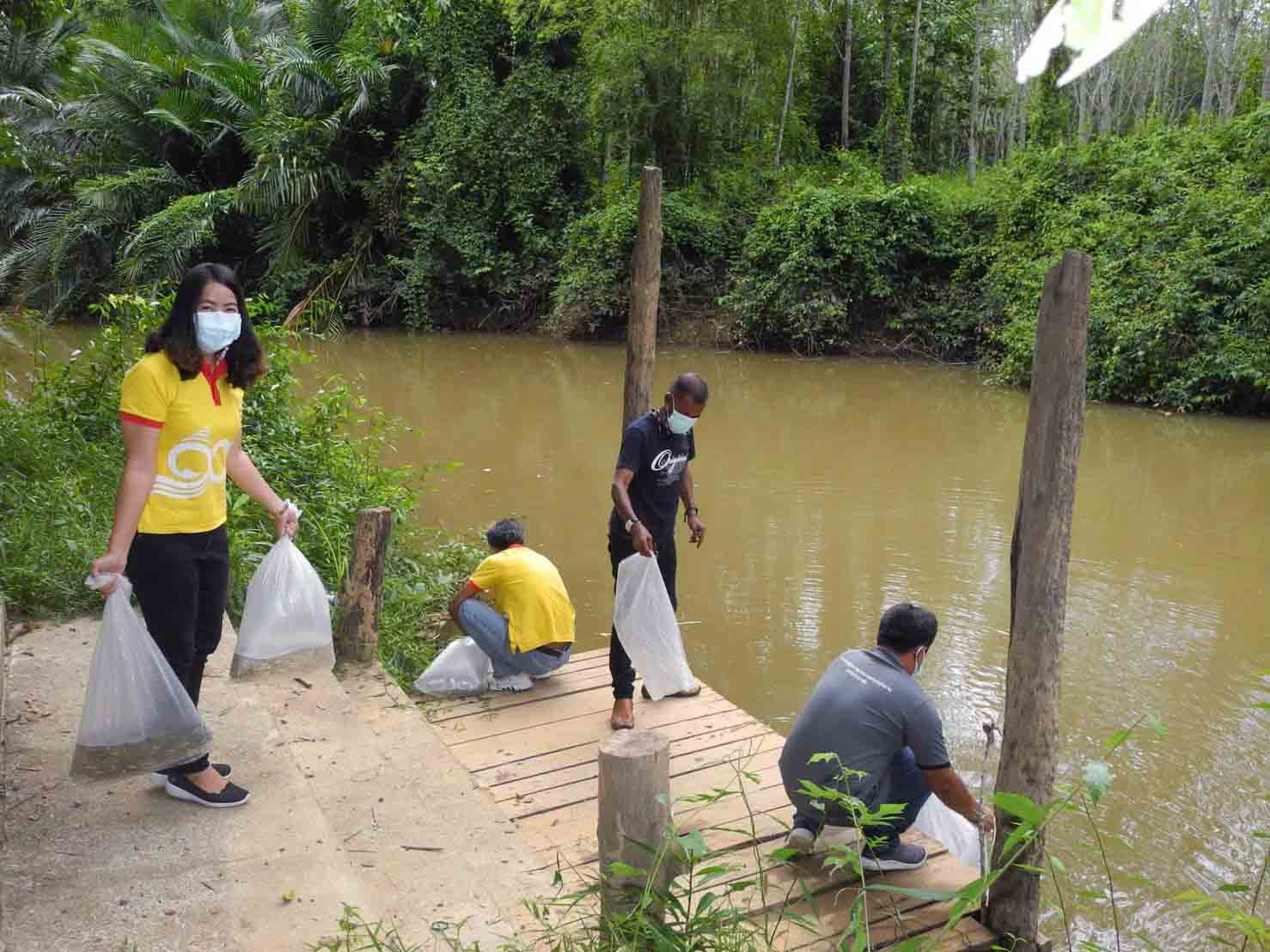 “เกษตร” มรภ.สงขลา จับมือชุมชนทุ่งลาน ปล่อยปลา-กุ้งก้ามกราม ถวายเป็นพระราชกุศลในหลวง ร.10